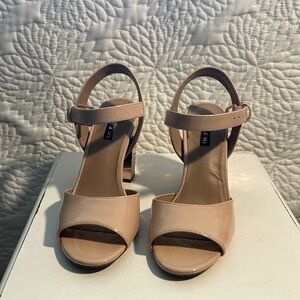 PARKER & SKY Nude pink shiny block heel